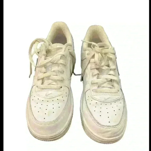 Nike air force 1 gs low top leather size 2.5 Youth EUC - Picture 1 of 8